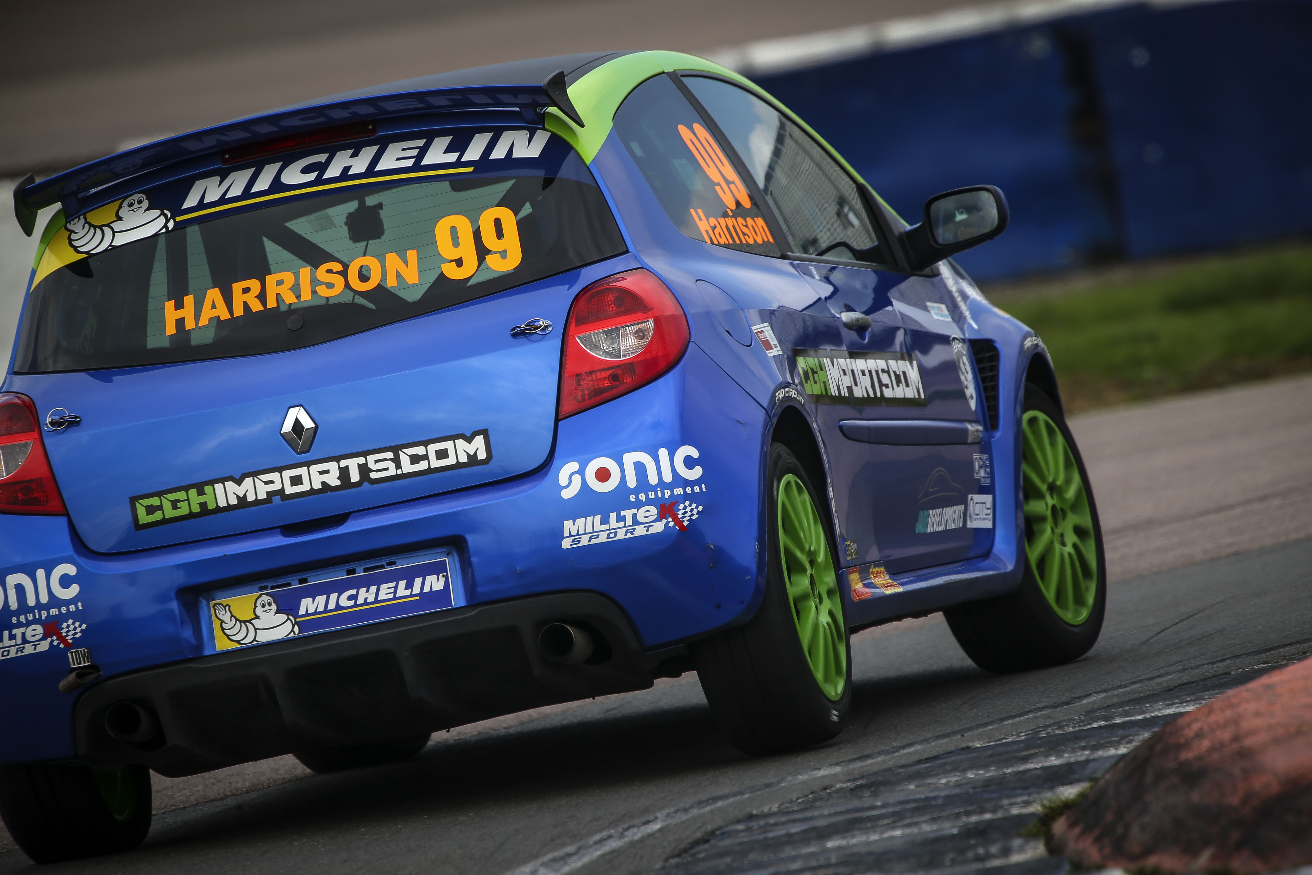 BEN PALMER CEMENTS PERFECT START TO MICHELIN CLIO CUP SERIES CHAMPIONSHIP AT ROCKINGHAM - Click here to view this news entry
