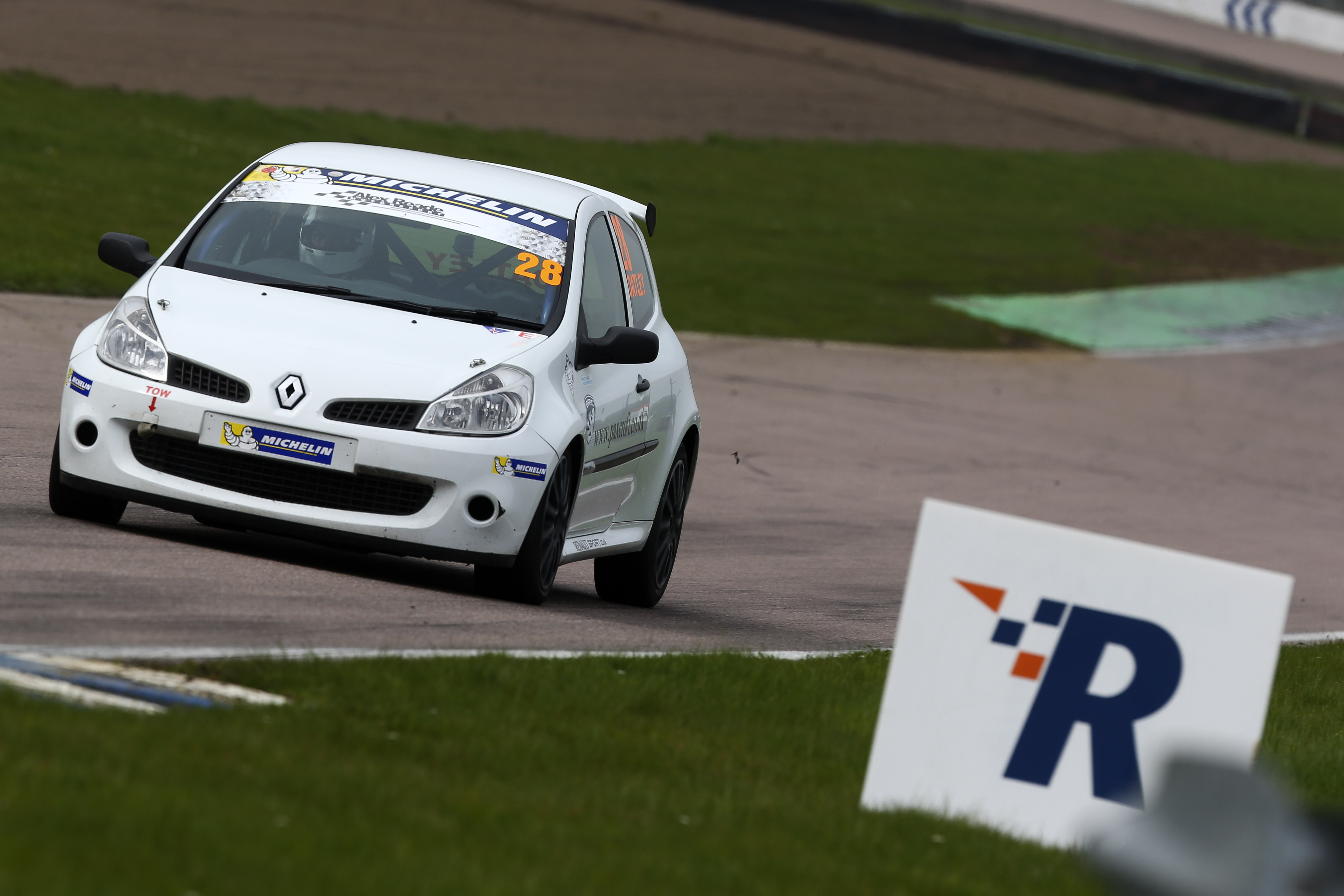BATTLE IN MICHELIN CLIO CUP SERIES CHAMPIONSHIP SET BECOME EVER CLOSER - Click here to view this news entry