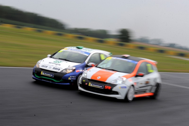 CLOSEST EVER MICHELIN CLIOS TITLE FIGHT ALL SET AT OULTON PARK